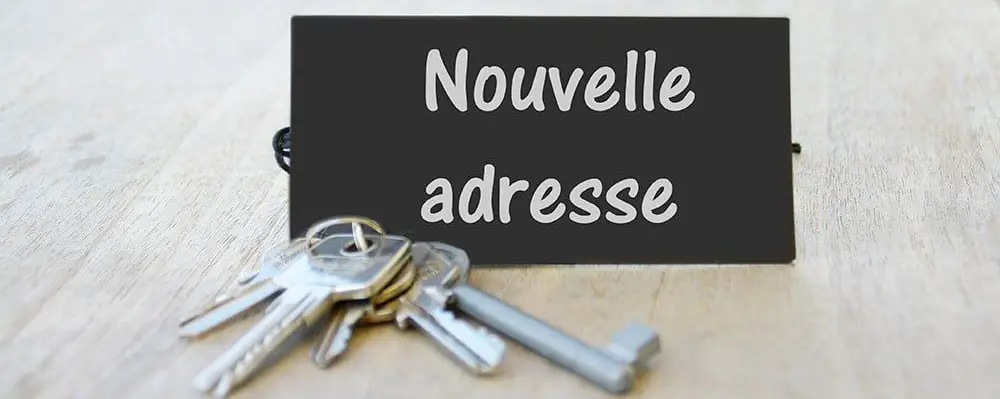 déménagement : nouvelle adresse avec clés posées sur la table